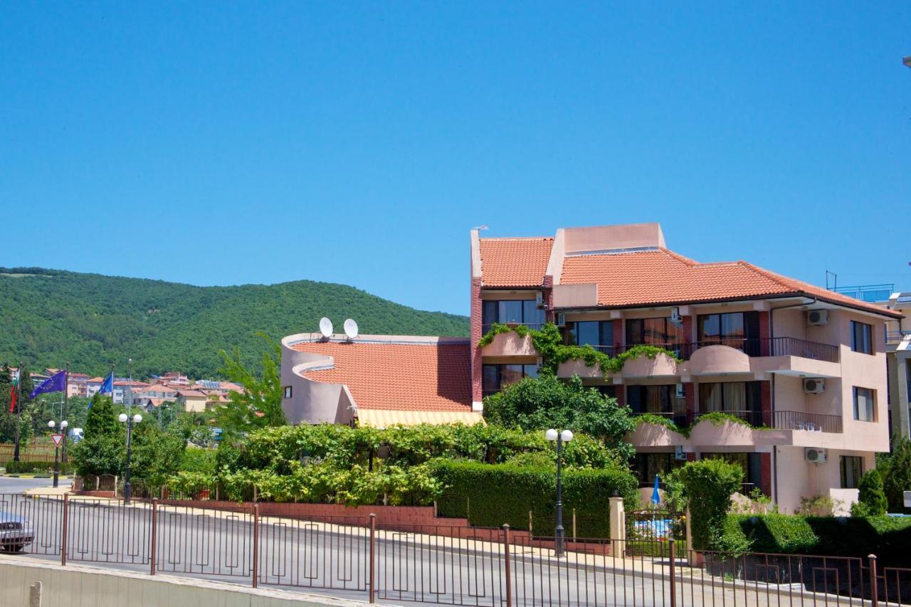 Family Hotel Rainbow Sveti Vlas Luaran gambar