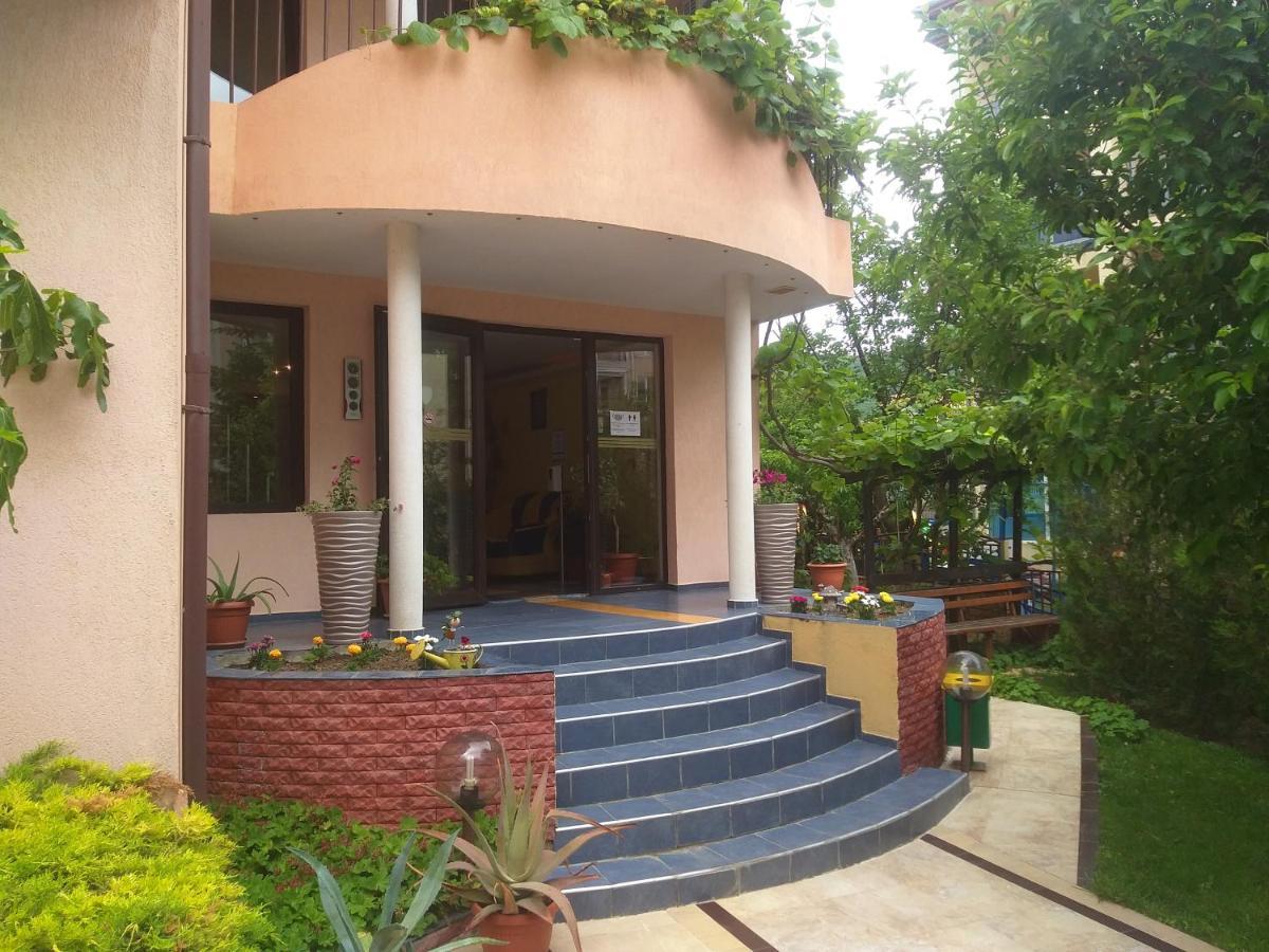 Family Hotel Rainbow Sveti Vlas Luaran gambar