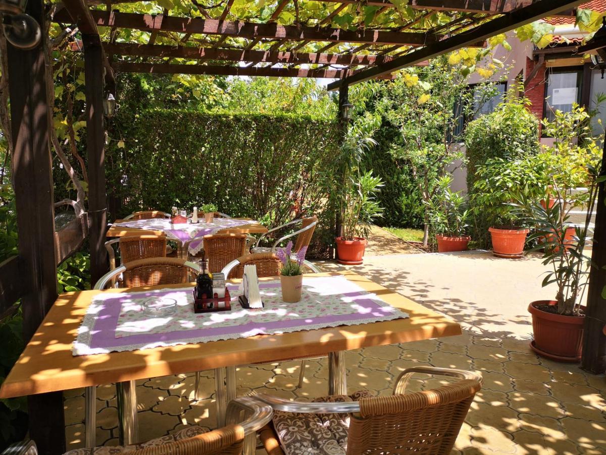 Family Hotel Rainbow Sveti Vlas Luaran gambar