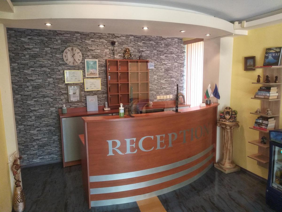 Family Hotel Rainbow Sveti Vlas Luaran gambar