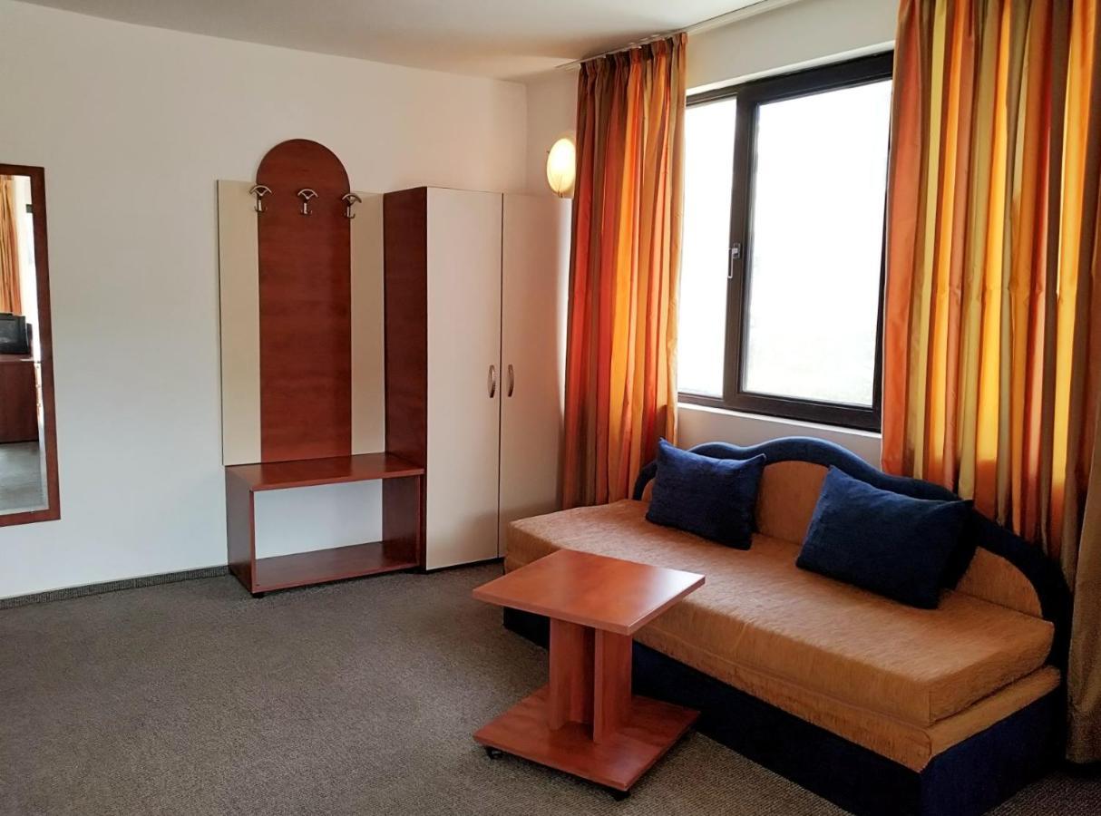 Family Hotel Rainbow Sveti Vlas Luaran gambar